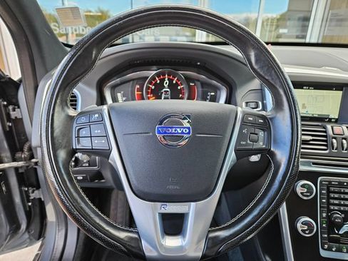 Used 2016 Volvo XC60 T6 R-Design Platinum w/ Climate Package AWD/4WD image 24