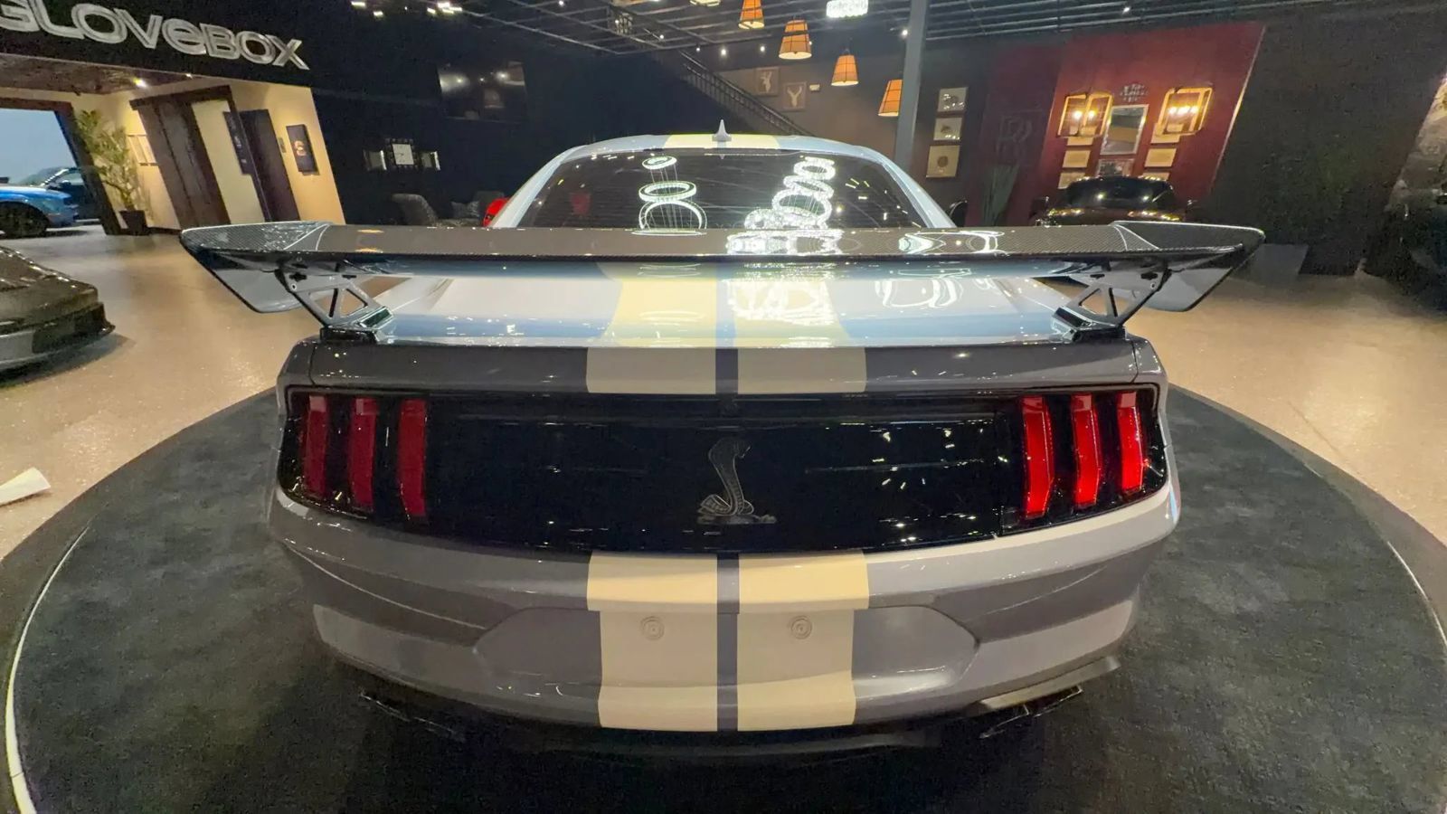 Used 2022 Ford Mustang Shelby GT500 w/ Carbon Fiber Track Pack RWD image 5