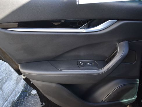 Used 2020 Maserati Levante image 19