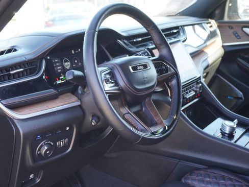 Used 2022 Jeep Grand Cherokee Summit w/ Advanced Protech Group IV AWD/4WD image 24
