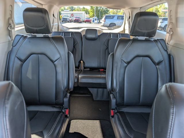 Used 2024 Chrysler Pacifica Touring-L FWD image 16