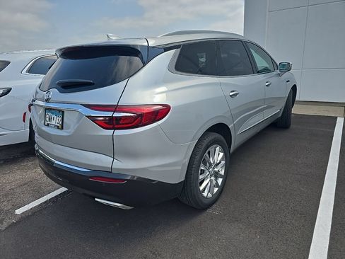 Used 2020 Buick Enclave Premium w/ Sun and Sites Package AWD/4WD image 4