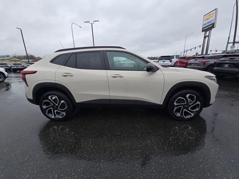 New 2026 Chevrolet Trax RS image 2