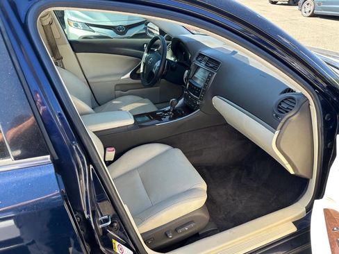 Used 2011 Lexus IS 250 w/ Premium Pkg Value Edition RWD image 16