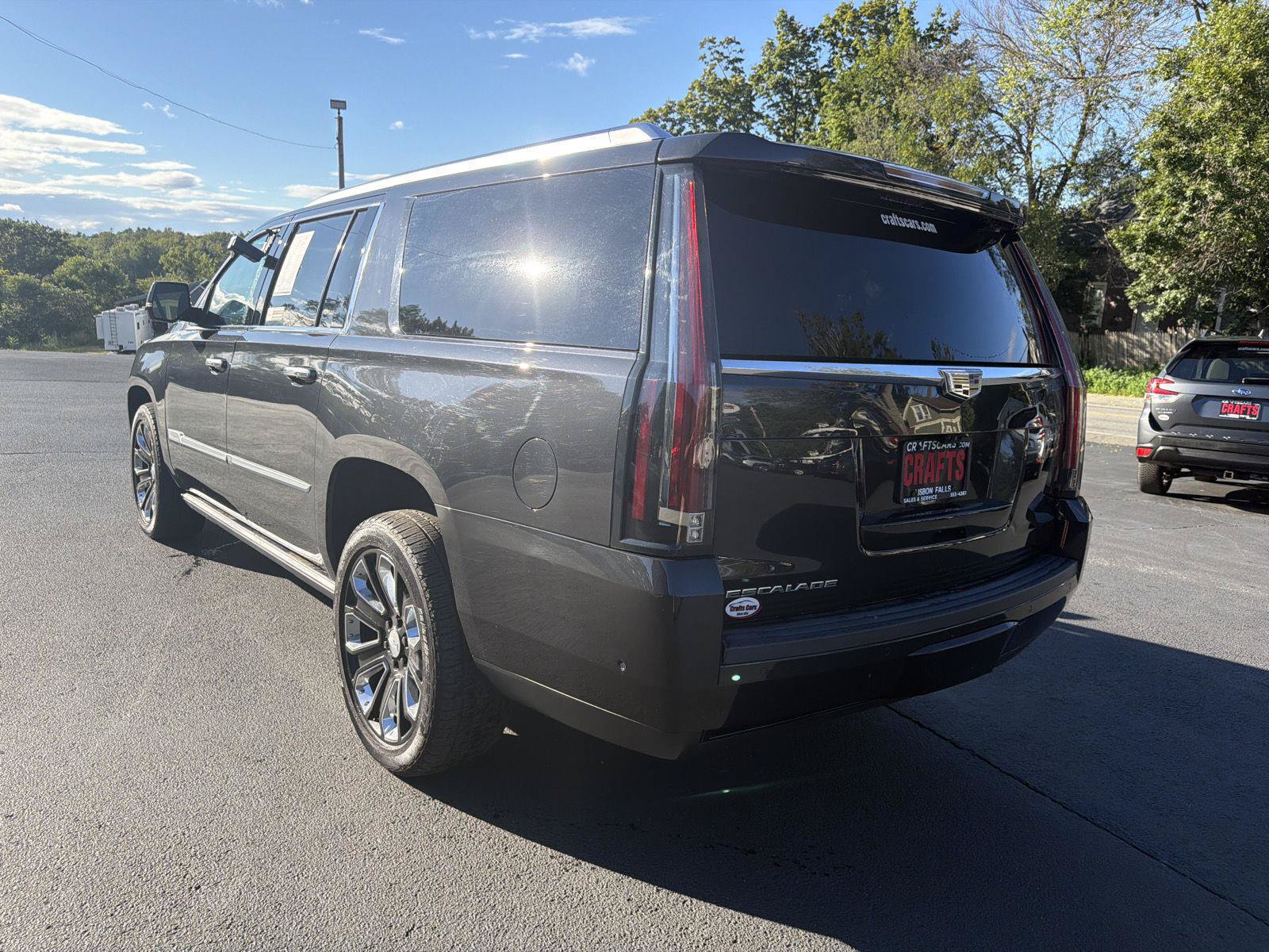 Used 2019 Cadillac Escalade ESV Platinum AWD/4WD image 3