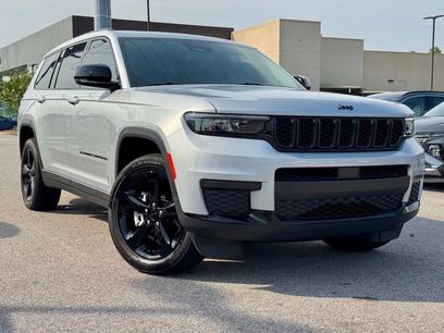 Used 2023 Jeep Grand Cherokee L Laredo