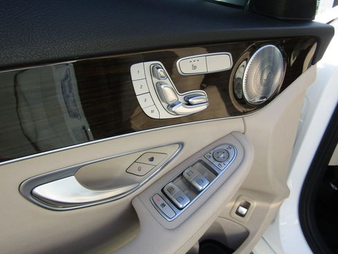 Used 2017 Mercedes-Benz C 300 4MATIC Sedan image 17