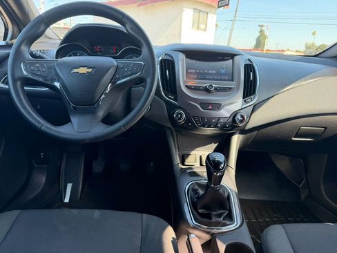 Used 2018 Chevrolet Cruze LT w/ Convenience Package FWD image 18