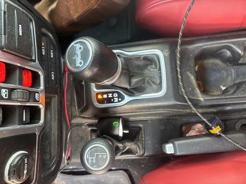 Used 2018 Jeep Wrangler Unlimited Sport S image 26