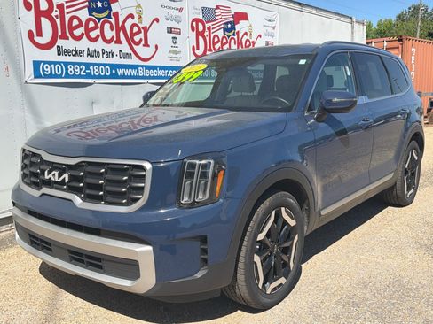 Used 2023 Kia Telluride S AWD/4WD image 6