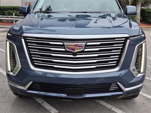 Certified 2026 Cadillac Escalade Platinum Luxury image 9