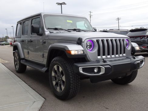 Used 2019 Jeep Wrangler Unlimited Sahara image 6