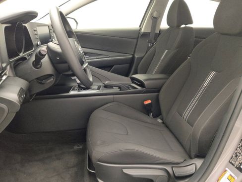 Used 2022 Hyundai Elantra SEL FWD image 17