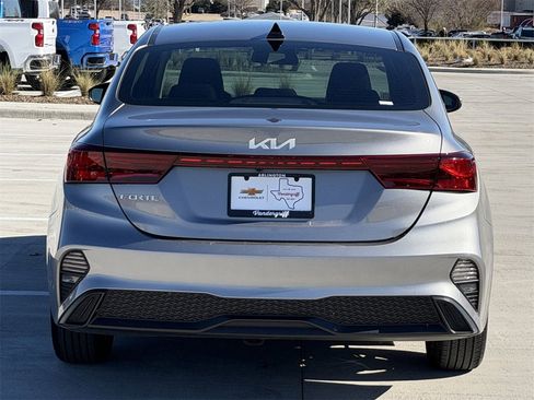 Used 2024 Kia Forte LXS w/ LXS Technology Package image 5