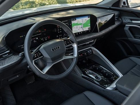 Used 2025 Audi Q5 Premium w/ Convenience Package AWD/4WD image 9