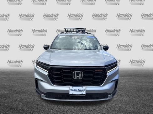 Certified 2025 Honda Pilot TrailSport image 3
