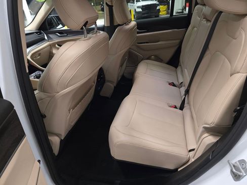 Certified 2022 Jeep Grand Cherokee Limited AWD/4WD image 30