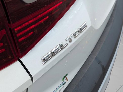 Certified 2021 Kia Seltos EX image 64