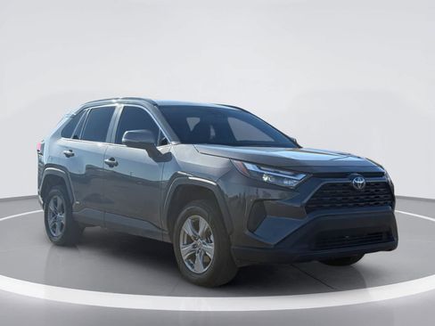 Used 2024 Toyota RAV4 XLE AWD/4WD image 5
