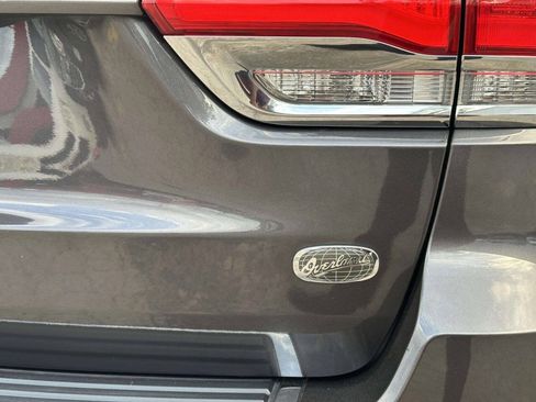 Used 2018 Jeep Grand Cherokee Overland AWD/4WD image 24