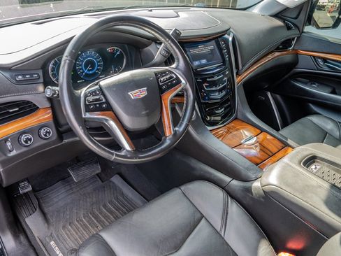 Used 2016 Cadillac Escalade Luxury image 14