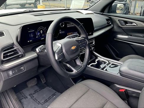 Used 2024 Chevrolet Traverse LT image 16