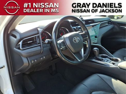 Used 2019 Toyota Camry XSE FWD image 9