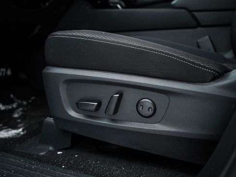 New 2025 Nissan Pathfinder SV image 21