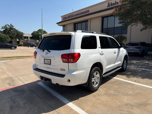 Used 2016 Toyota Sequoia SR5 w/ Premium Package RWD image 10