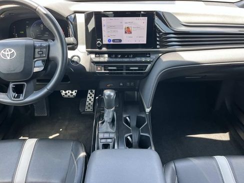 Used 2025 Toyota Camry SE FWD image 17