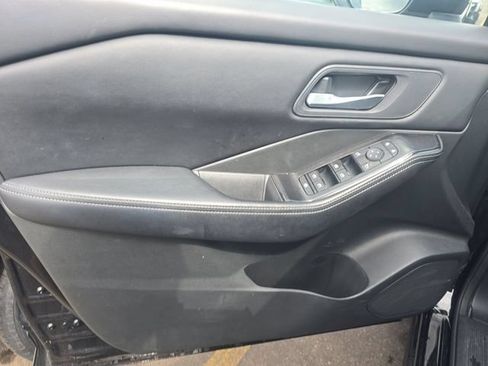 Used 2025 Nissan Rogue SV AWD/4WD image 7