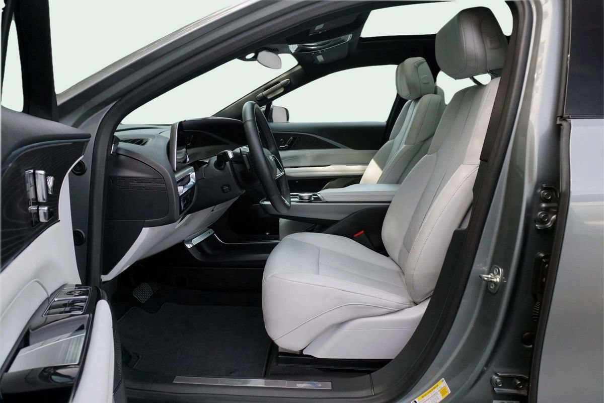 Used 2024 Cadillac Lyriq Luxury RWD image 18