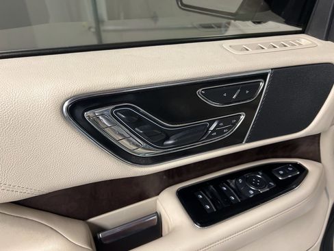 Used 2018 Lincoln Navigator L Reserve w/ Technology Package image 28