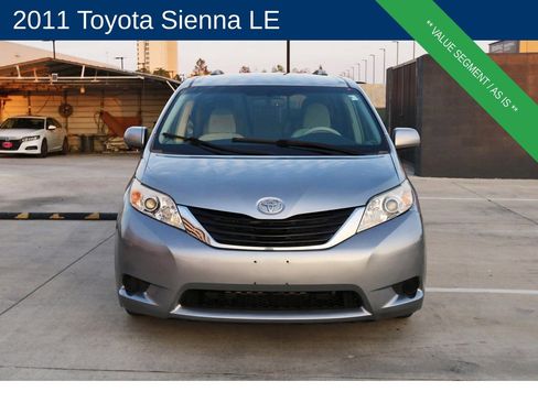 Used 2011 Toyota Sienna LE image 2