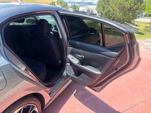 Used 2025 Nissan Sentra SR FWD image 24