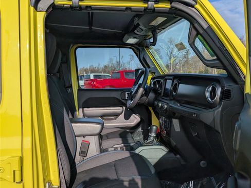Used 2023 Jeep Wrangler Rubicon image 11
