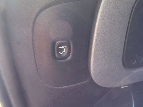 Used 2015 Jeep Cherokee Limited w/ Luxury Group image 27