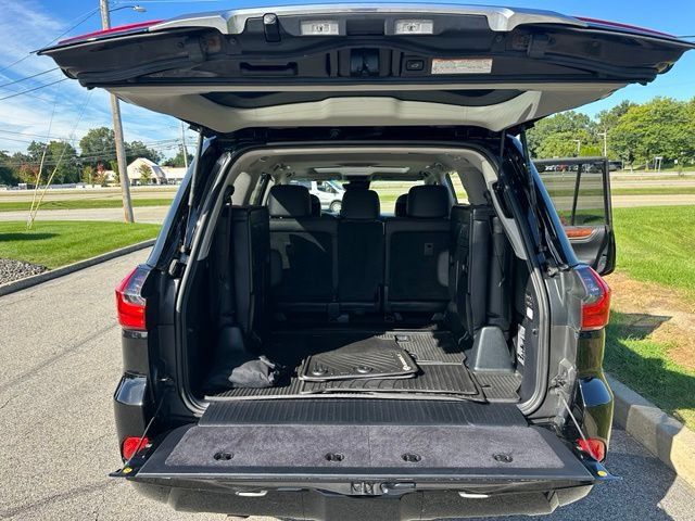 Used 2017 Lexus LX 570 4WD w/ Luxury Package image 32