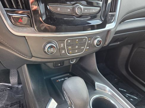 Used 2023 Chevrolet Traverse LT FWD image 27