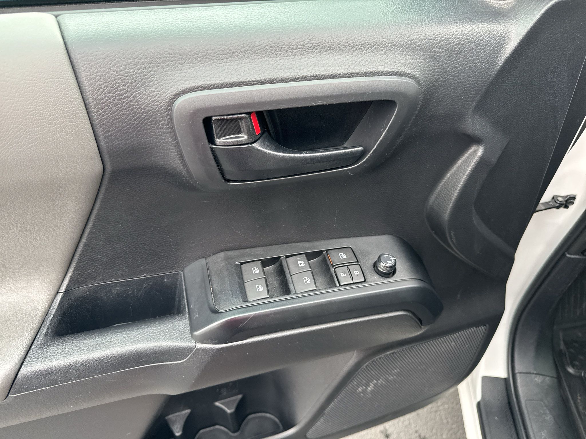 Certified 2023 Toyota Tacoma SR AWD/4WD image 11