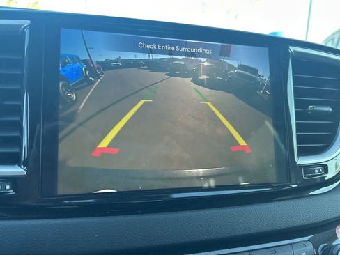 Used 2024 Chrysler Pacifica Touring-L image 33