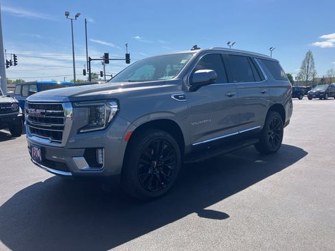 Used 2021 GMC Yukon SLT w/ SLT Premium Package image 2