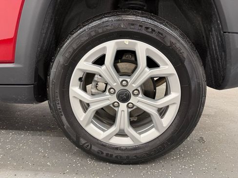 Used 2025 Jeep Compass Latitude AWD/4WD image 19
