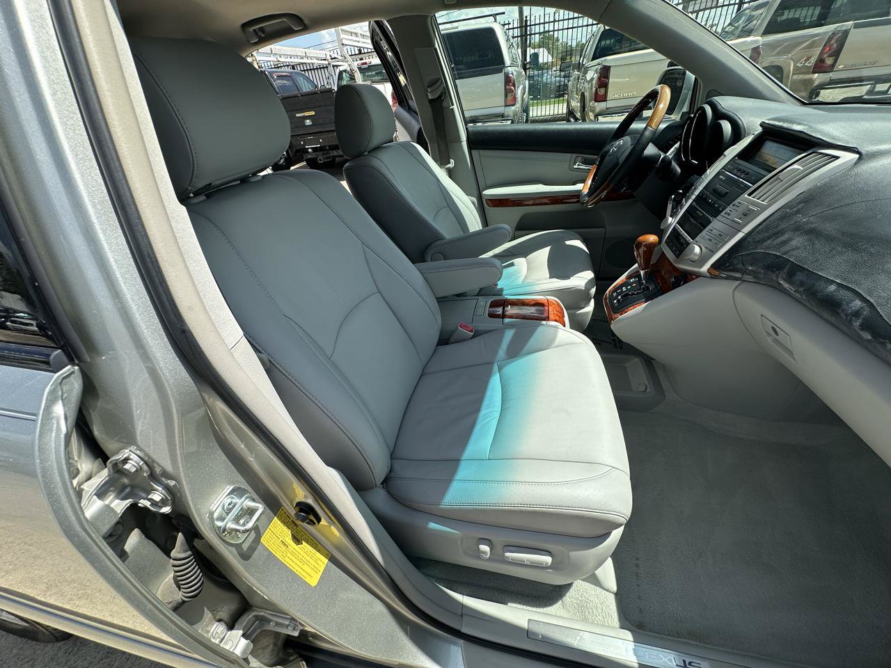 Used 2005 Lexus RX 330 w/ Premium Pkg FWD image 59