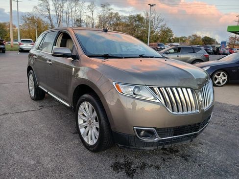 Used 2012 Lincoln MKX AWD image 3
