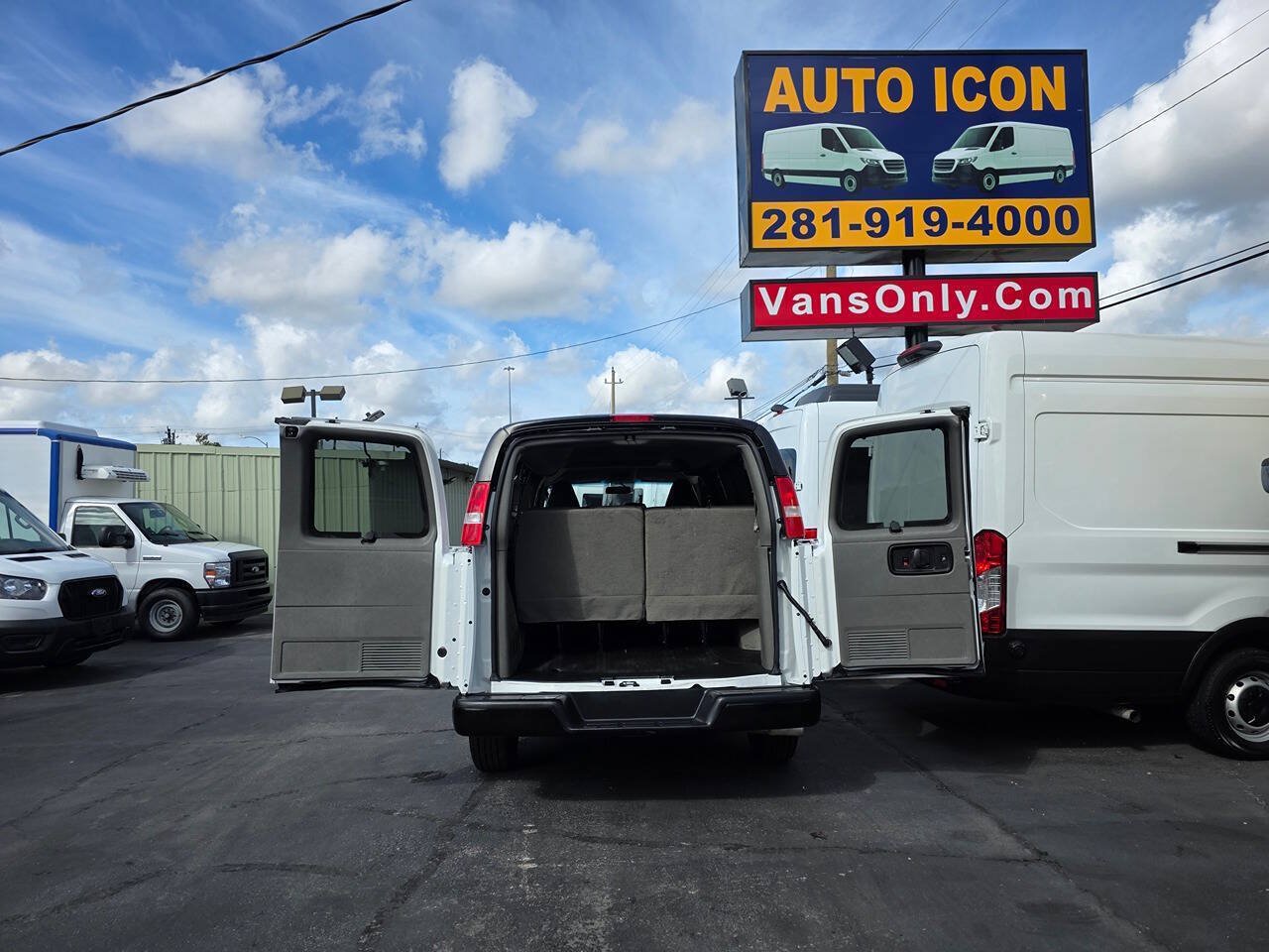 Used 2024 Chevrolet Express 3500 LS RWD image 22