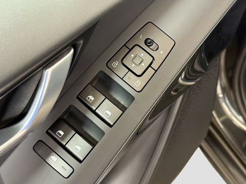 Used 2024 Kia Niro EX FWD image 18