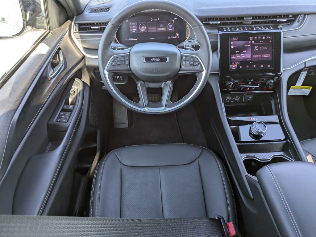 Used 2025 Jeep Grand Cherokee Altitude RWD image 19