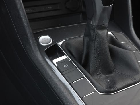 Used 2024 Volkswagen Tiguan Wolfsburg Edition image 15