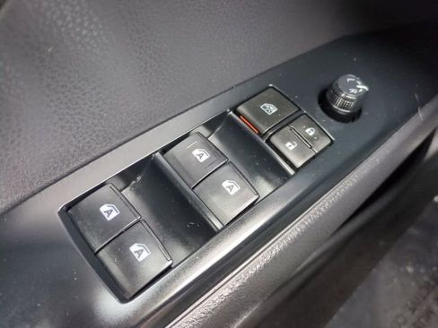Used 2019 Toyota Camry SE FWD image 21
